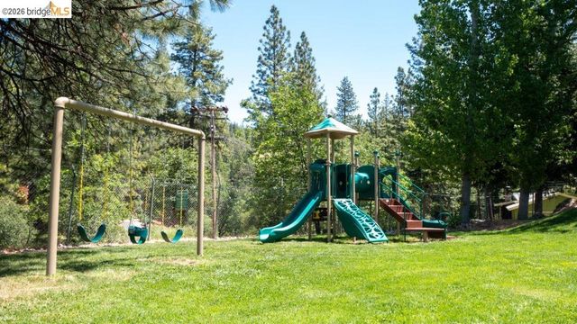 20165 Eastview Dr, Tuolumne, CA 95379