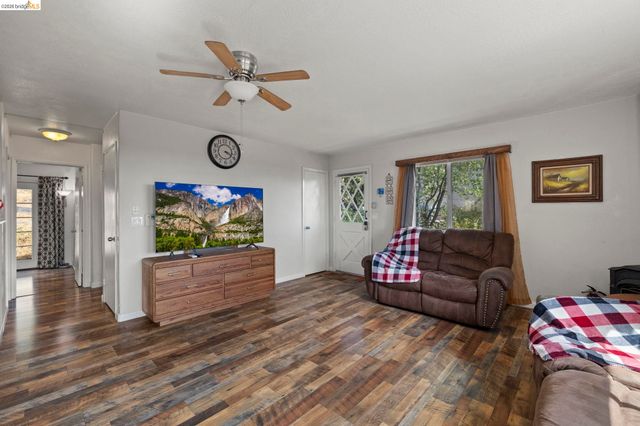 20165 Eastview Dr, Tuolumne, CA 95379