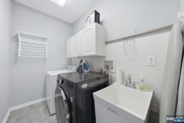 22 Falling Waters, Oakland, NJ 07436
