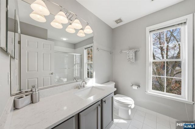 22 Falling Waters, Oakland, NJ 07436