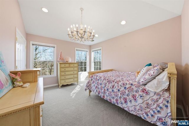 22 Falling Waters, Oakland, NJ 07436