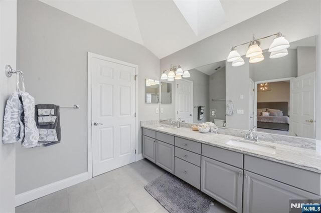 22 Falling Waters, Oakland, NJ 07436