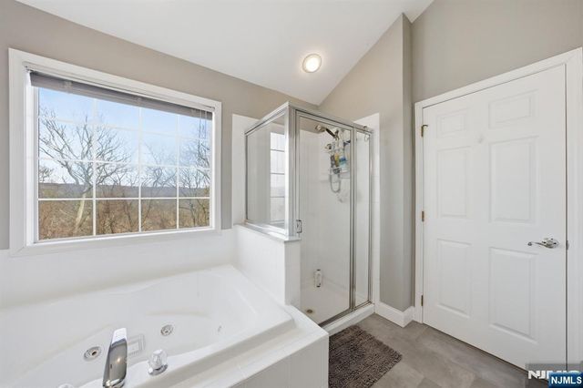 22 Falling Waters, Oakland, NJ 07436