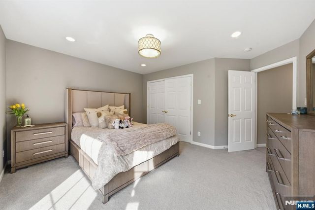 22 Falling Waters, Oakland, NJ 07436