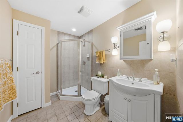 22 Falling Waters, Oakland, NJ 07436