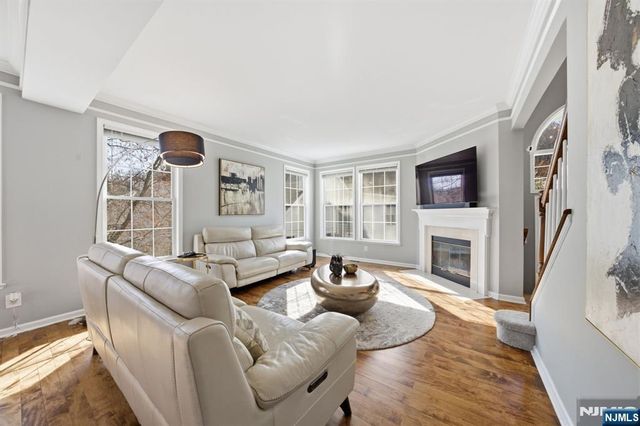 22 Falling Waters, Oakland, NJ 07436