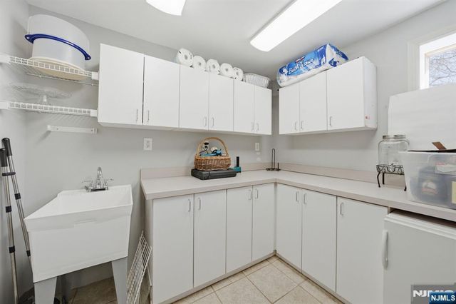 22 Falling Waters, Oakland, NJ 07436