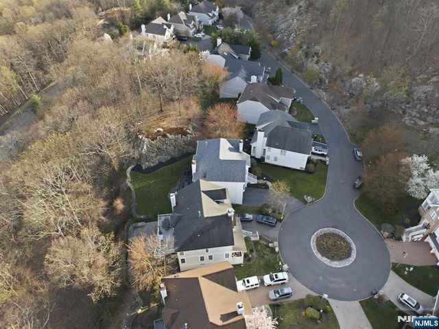 22 Falling Waters, Oakland, NJ 07436