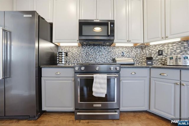 22 Falling Waters, Oakland, NJ 07436