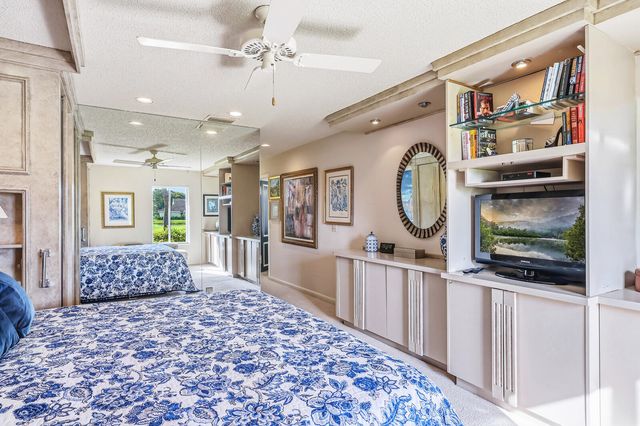 6974 Fountains Circle, Lake Worth, FL 33467