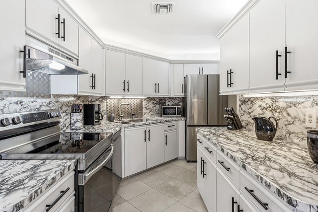 6974 Fountains Circle, Lake Worth, FL 33467