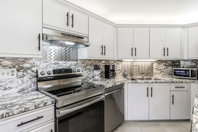 6974 Fountains Circle, Lake Worth, FL 33467