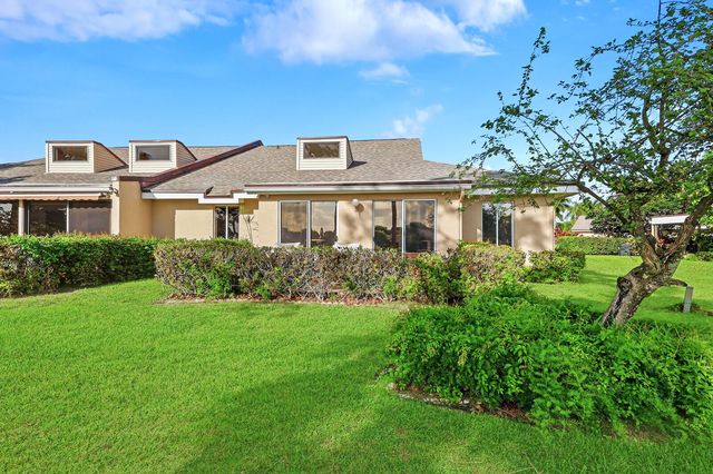 6974 Fountains Circle, Lake Worth, FL 33467