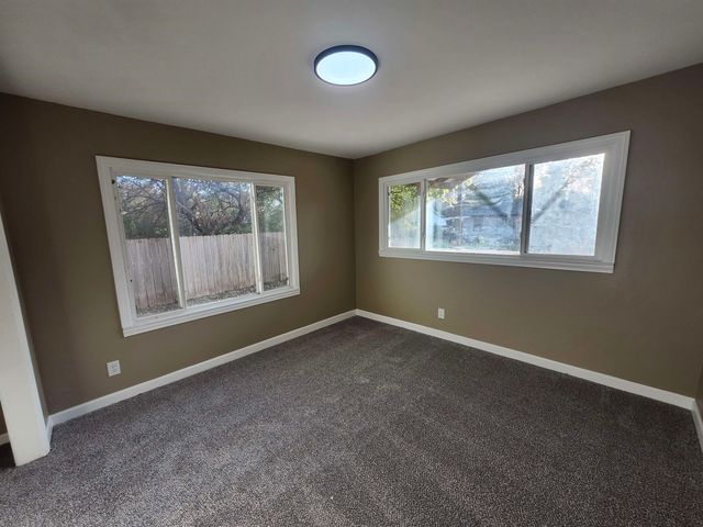 651 Waverly St, Wichita, KS 67218