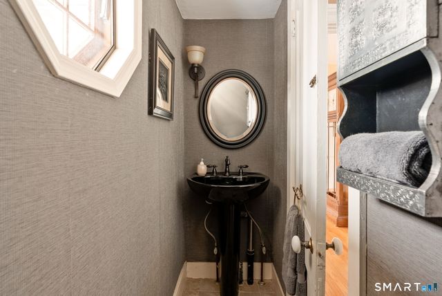 1542 Main Street, Glastonbury, CT 06033