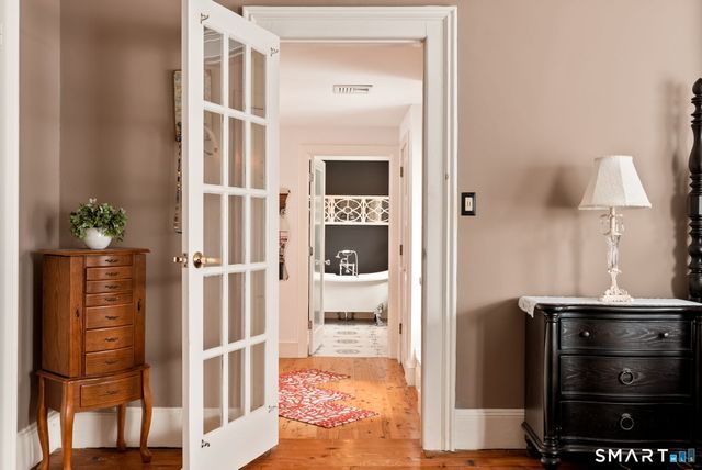 1542 Main Street, Glastonbury, CT 06033