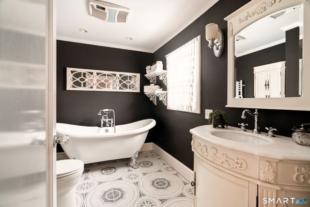 1542 Main Street, Glastonbury, CT 06033