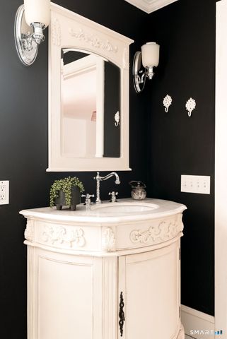 1542 Main Street, Glastonbury, CT 06033