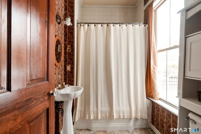 1542 Main Street, Glastonbury, CT 06033