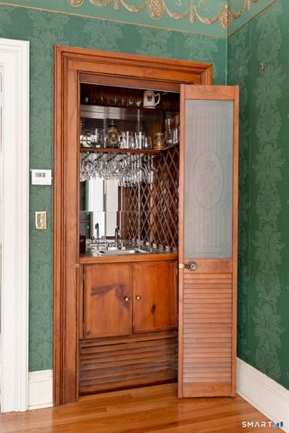 1542 Main Street, Glastonbury, CT 06033