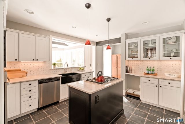 1542 Main Street, Glastonbury, CT 06033