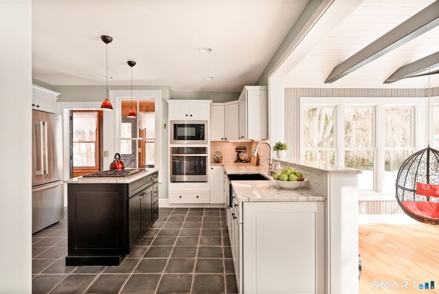 1542 Main Street, Glastonbury, CT 06033