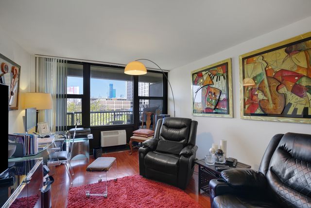 2605 S Indiana Avenue 402, Chicago, IL 60616