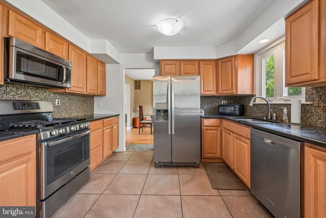 14 SCHOOL HOUSE LN, Blackwood, NJ 08012