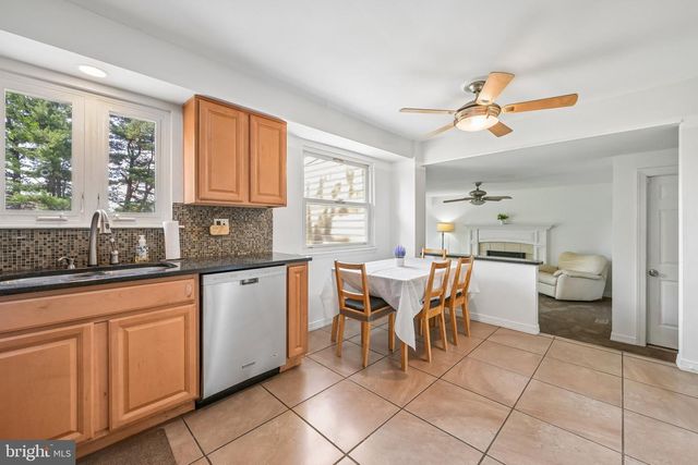 14 SCHOOL HOUSE LN, Blackwood, NJ 08012