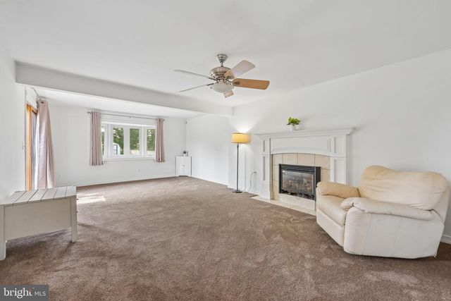 14 SCHOOL HOUSE LN, Blackwood, NJ 08012
