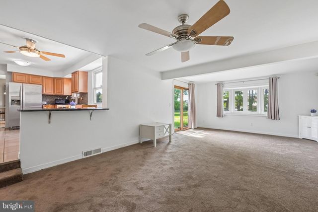 14 SCHOOL HOUSE LN, Blackwood, NJ 08012