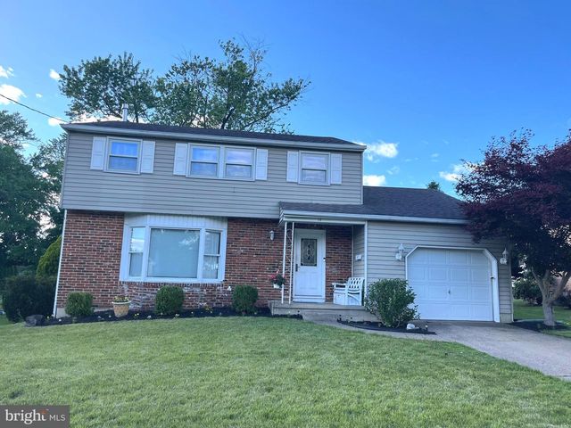 14 SCHOOL HOUSE LN, Blackwood, NJ 08012