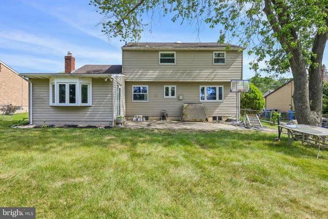 14 SCHOOL HOUSE LN, Blackwood, NJ 08012