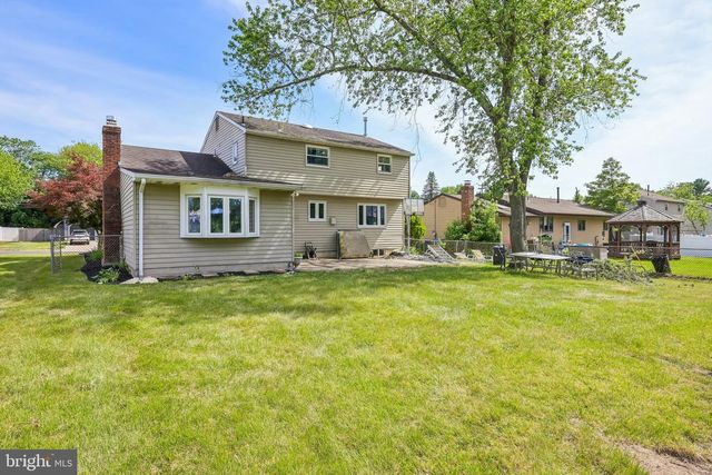 14 SCHOOL HOUSE LN, Blackwood, NJ 08012