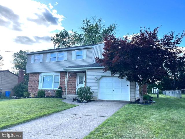 14 SCHOOL HOUSE LN, Blackwood, NJ 08012