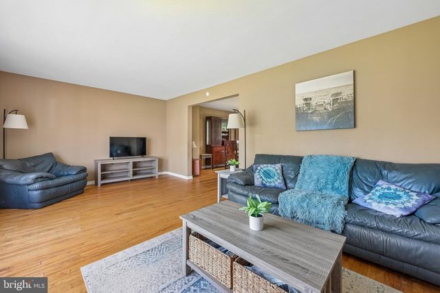 14 SCHOOL HOUSE LN, Blackwood, NJ 08012
