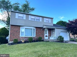 14 SCHOOL HOUSE LN, Blackwood, NJ 08012
