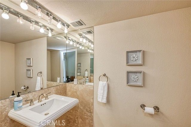 12235 Willow Avenue, Clovis, CA 93619