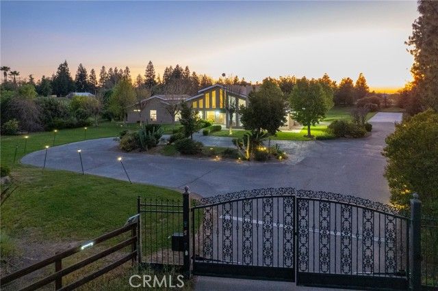 12235 Willow Avenue, Clovis, CA 93619