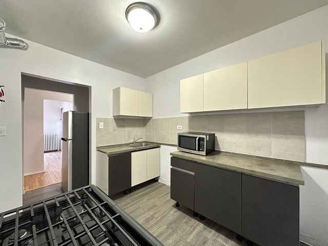 7147 S CONSTANCE Avenue 1E, Chicago, IL 60649