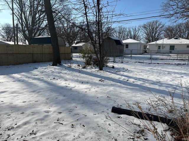 6030 Oakmont Road, Fort Wayne, IN 46816