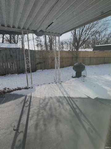 6030 Oakmont Road, Fort Wayne, IN 46816