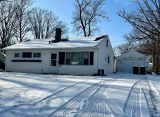 6030 Oakmont Road, Fort Wayne, IN 46816