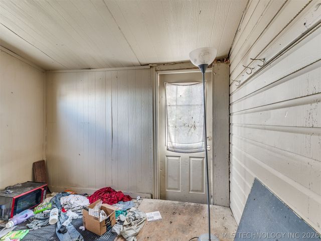225 N Delaware Avenue, Coweta, OK 74429