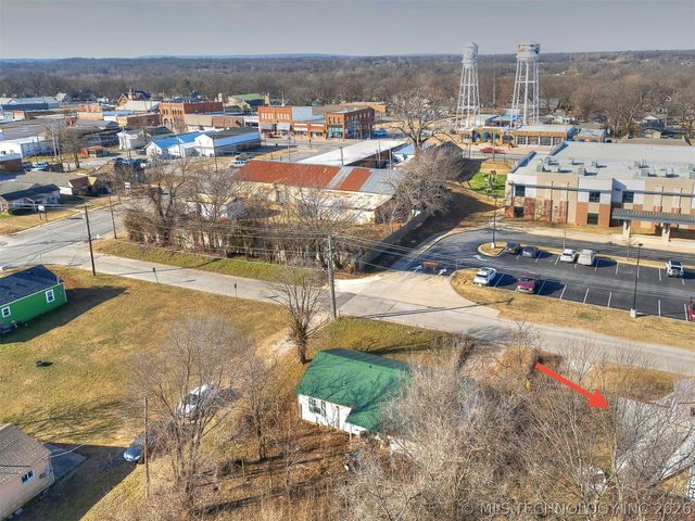 225 N Delaware Avenue, Coweta, OK 74429