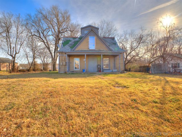 225 N Delaware Avenue, Coweta, OK 74429