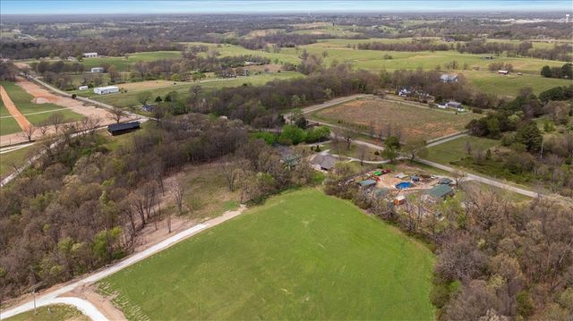 1537 Steele Road, Tontitown, AR 72762
