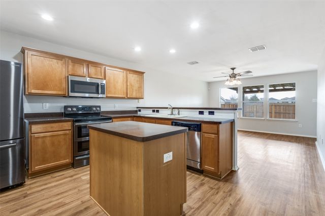 1009 Oak Hollow Lane, Anna, TX 75409