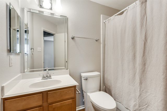 1009 Oak Hollow Lane, Anna, TX 75409