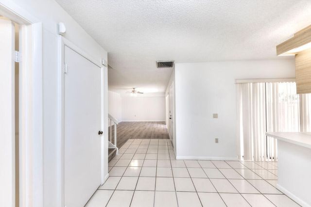 5731 57th Way 42a, West Palm Beach, FL 33409